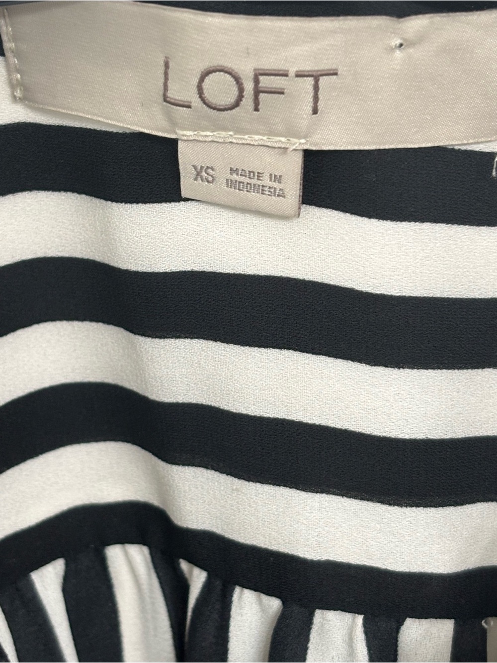 LOFT Black & White Striped Long Sleeve Button-Down Blouse (Size XS) - Picture 4 of 4